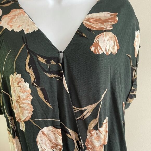 Floral Top - Picture 4 of 7